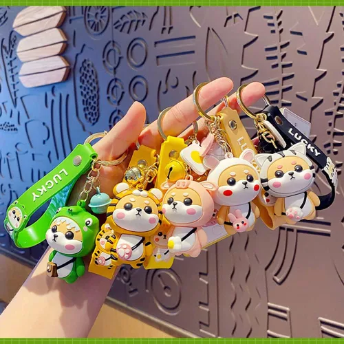 Vista 3 de HSYHERE - Llavero de PVC Shiba Inu para mujer, regalo creativo de Año Nuevo, colgante de animal para llave de coche, llavero de metal