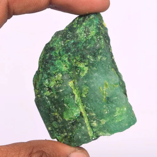 Vista 2 de GEMHUB Rare Raw Green Emerald Tunk 274.00 Ct Esmeralda áspera Natural Crudo Esmeralda Cristal Curativo, Gema, Zambian - esmeralda verde