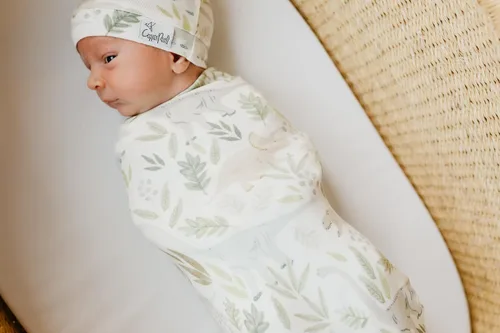 Vista 47 de Copper Pearl Gorro de bebé con nudo superior elástico suave Millie