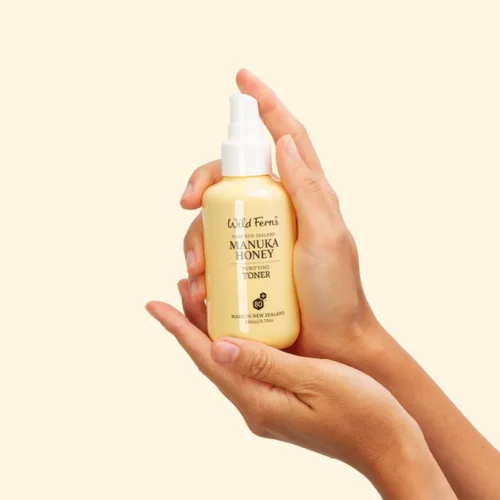 Vista 4 de Wild Ferns Tónico purificador de miel de manuka, 93% natural, 4.7 fl oz Aloe Vera, arándano, hamamelis, 93% natural