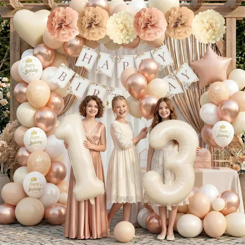 Vista 4 de Decoraciones de cumpleaños número 13 en crema para niñas, globos beige con número 13 en forma de corazón y estrella marrón, globos neutros