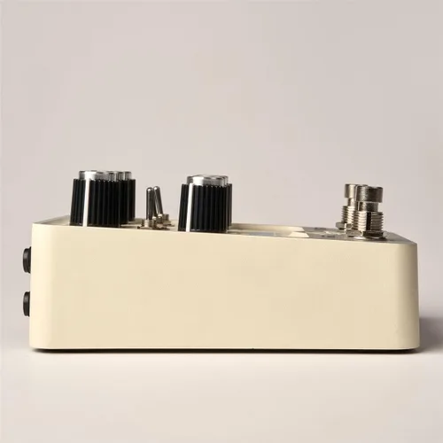 Vista 5 de Universal Audio Pedal de modulación UAFX Astra