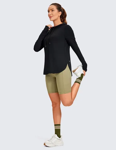Vista 3 de CRZ YOGA Camiseta de manga larga para mujer, sudadera con capucha atlética, sudadera deportiva con agujero para el pulgar