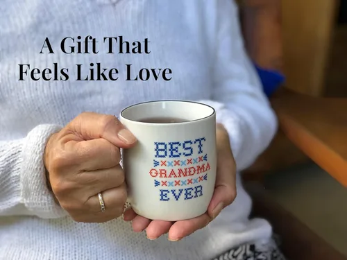 Vista 5 de Triple Gifffted Worlds Best Grandparents - Tazas de café para abuela y abuelo, ideas de regalos de nietos, nietos, nuevo anuncio de abuelos por