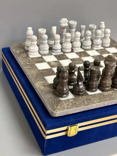 Vista 2 de Juego de ajedrez de mármol hecho a mano de 15 pulgadas con caja de regalo de terciopelo azul, tablero de ajedrez de piedra y piezas talladas