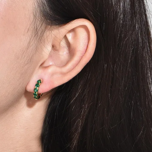 Vista 2 de Aretes de aro de oro para mujer, aretes de color verde esmeralda con circonita cúbica, regalos delicados para niñas, uso diario o viajes al trabajo