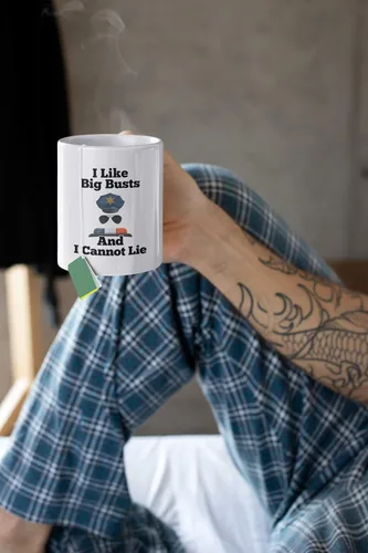 Vista 4 de Casitika Regalos divertidos para oficiales de policía. Me gustan los bustos grandes y no puedo mentir. Taza de café de 11 onzas. Idea de regalo
