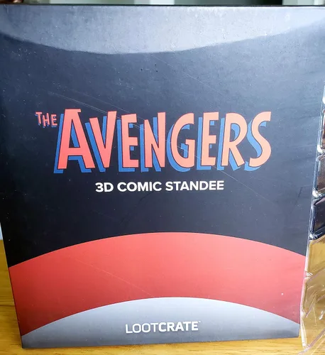 Vista 5 de The Avengers 3D Comic Standee de LOOT Crate