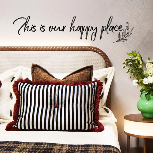 Vista 3 de Calcomanías de pared para sala de estar con texto en inglés "This is Our Happy Place" (This is Our Happy Place), calcomanía de pared con frase