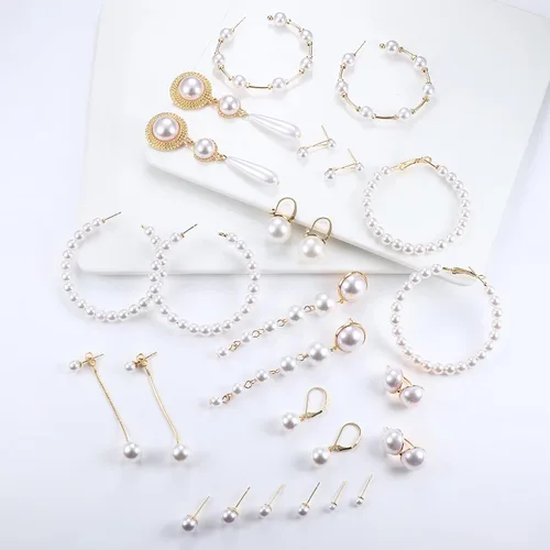 Vista 7 de UBGICIG 13 pares de aretes de perlas para mujer, aretes de aro de perlas ligeros, aretes de perlas circulares, aretes colgantes largos de perlas