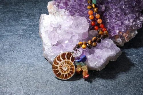 Vista 4 de PESOENTH 7 piedras de chakra, amatista, 108 cuentas de mala, pulsera para mujeres y hombres, piedras preciosas de cristal curativo, yoga