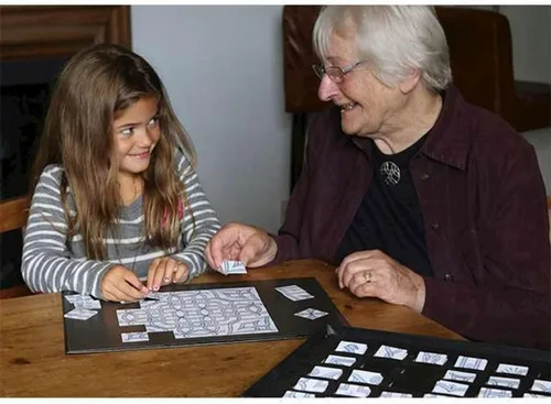 Vista 4 de Tillions - Juego de rompecabezas de azulejos para niños y familia con millones de posibilidades. El juego educativo STEAM promueve la clasificación