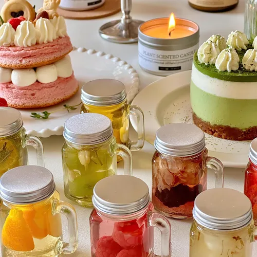 Vista 7 de Kingrol Paquete de 16 vasos de chupito de 2 onzas con tapas, tarros de vidrio para bebidas, postres, velas, manualidades