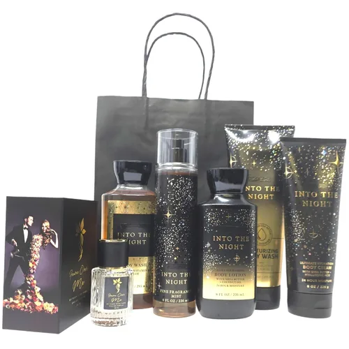 Vista 8 de Set de regalo de cuidado del baño y del cuerpo Trio con perfume Fawn Over Me y bolsa de regalo (Un Trio Fawn Over Me)