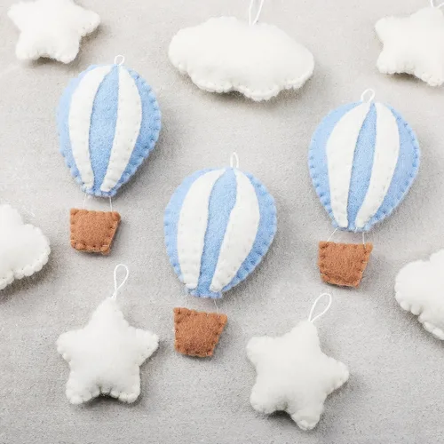 Vista 4 de Poen - 10 globos aerostáticos de fieltro para decoración de pared, nubes de estrellas para guardería, color azul Kids Room Wall Decorations