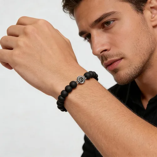 Vista 2 de 72ore Pulseras a juego para parejas, pulsera de fotos con texto en inglés "I Love You in 100 idiomas", pulseras de San Valentín, regalos para ella