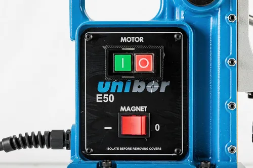 Vista 3 de Unibor EQ50 3MLC - Taladro magnético QuickHitch, versátil y duradero, 2 velocidades de engranaje para un corte óptimo, ideal para trabajos de metal