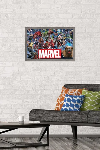 Vista 2 de Trends International Marvel Comics - Póster de pared de héroes del universo Marvel, 14.725 x 22.375 pulgadas, versión enmarcada de madera de granero