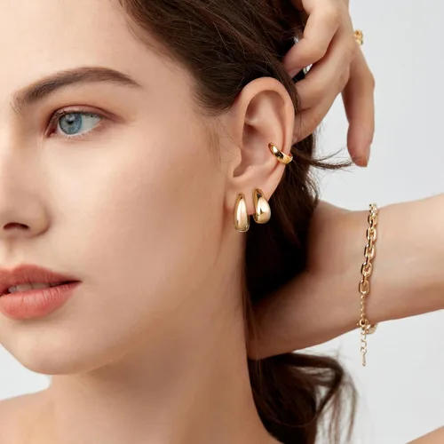 Vista 2 de DALARAN Juego de aretes de aro gruesos y pequeños chapados en oro de 14 quilates, aretes ovalados ovalados gruesos y ligeros para mujeres y hombres