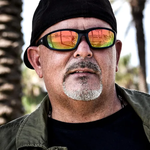 Vista 7 de Global Vision Kickback - Lentes de transición con efecto espejo fotocrómico transparente a rojo con oscurecimiento automático, gafas de conducción