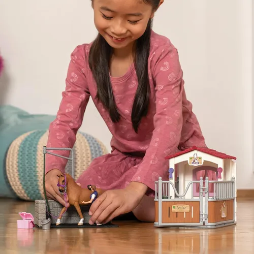 Vista 5 de Schleich Horse Club - Juego de Juguetes de Establo de Lavado de Caballos de 28 Piezas con Figura de Acción de Yegua y Jinete y Accesorios para Niñas