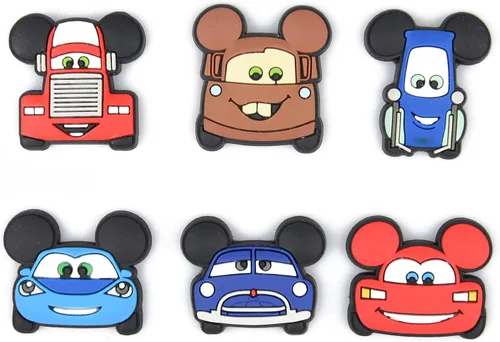 Vista 3 de XQNB Diferentes dijes de zapatos de PVC de dibujos animados para zapatos de coche, decoración de pulsera, accesorios para regalos de fiesta de niños
