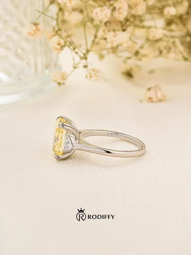 Vista 3 de 4.0CT Anillo de compromiso amarillo de corte radiante, rosa, transparente, anillo de compromiso S925 con piedras preciosas de color de 3 piedras