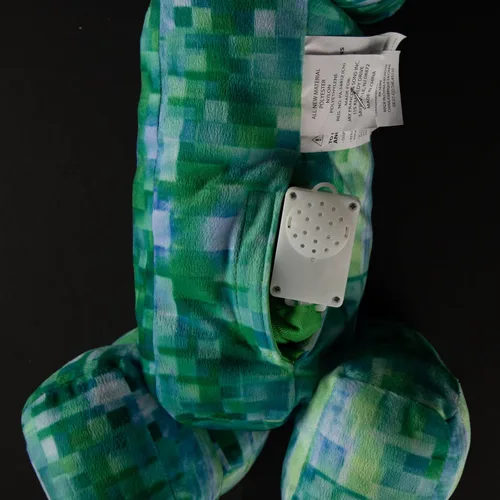 Vista 5 de Jay Franco Minecraft Charged Up Creeper Pillow Buddy - Peluche iluminado - Almohada de personaje de microfibra de poliéster súper suave con luces
