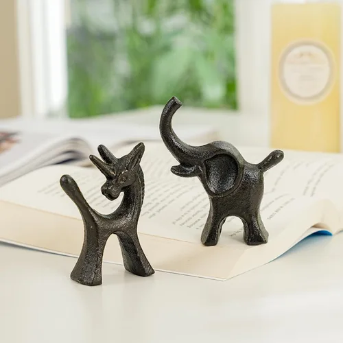 Vista 5 de Sungmor Juego de 2 figuras de hierro fundido de elefante y unicornio - Esculturas rústicas en negro para estante, escritorio o entrada - Estatuas