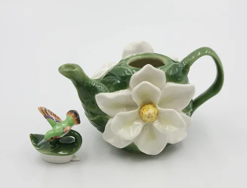 Vista 8 de Tetera de colibrí de porcelana fina con flor de magnolia, 6-1/8" L