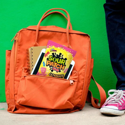 Vista 9 de SOUR PATCH KIDS Lemonade Fest Soft & Chewy Gummy Candy, 8.02 onzas