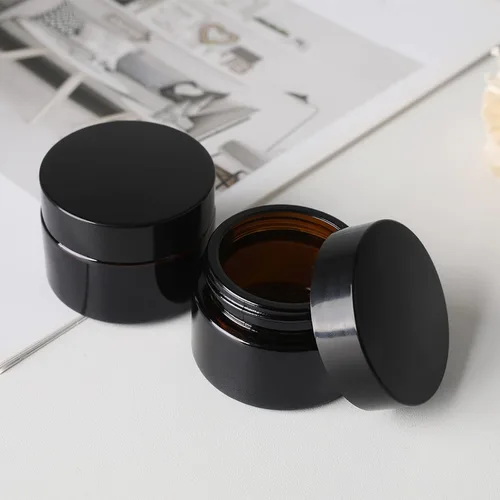 Vista 5 de OverNews Frasco de vidrio ámbar de 1 oz, envases vacíos de loción cosmética, con forros internos, tapa negra, espátula
