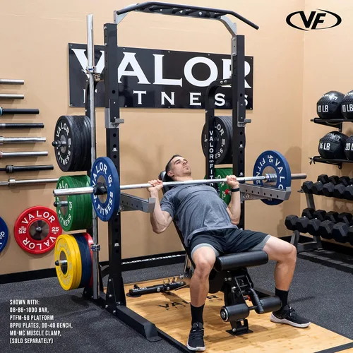 Vista 2 de Valor Fitness Máquina de sentadillas de media rejilla - Estación de dominadas de agarre múltiple de 5 posiciones - Altura ajustable, almacenamiento