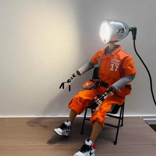 Vista 3 de Steampunk Cyberpunk Robot Lámpara de mesa - Decoración de habitación, luz nocturna y adorno de escritorio de metal creativo