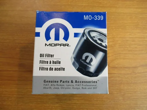 Vista 2 de Dodge Ram 1500 5.7L Hemi Mopar MaxPro 5w20 Kit de cambio de aceite y filtro OEM