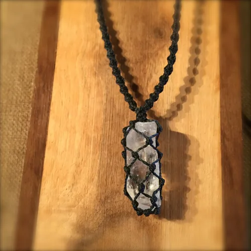 Vista 4 de Men's Surfer Necklace with Tumbled Quartz Stone and Hematite in Black - Handmade Knotted Macrame Healing Stone Jewelry