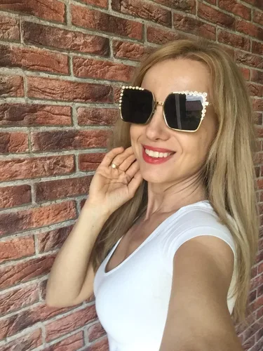 Vista 4 de FEISEDY Gafas de sol cuadradas de gran tamaño para mujer, diseño de perlas 2021, nuevas sombras grandes de moda de lujo B2747