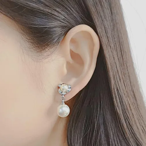 Vista 3 de Yoursfs Aretes de perlas con clip para mujer, aretes de perlas de agua dulce de imitación para orejas no perforadas, aretes de dama de honor, Metal