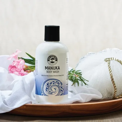 Vista 4 de One Tree Hill Manuka Body Wash Mezcla de miel de manuka y aceites esenciales 9 onzas líquidas
