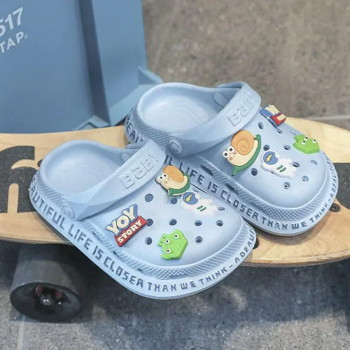 Vista 4 de Simplee kids Toddler Kids Clogs Baby Boys Girls Classic Water Garden Slippers Lightweight Cartoon Sandals Summer Beach Pool Outdoor Play Shoes