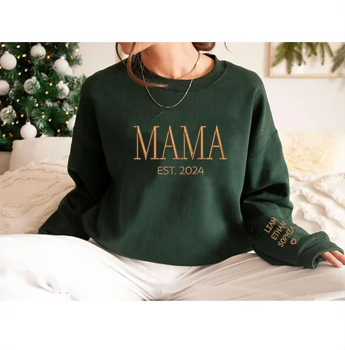 Vista 4 de LOVELYPOD Sudadera bordada personalizada con nombre de niños en la manga, camisa del día de la madre, regalo para la nueva mamá en Navidad