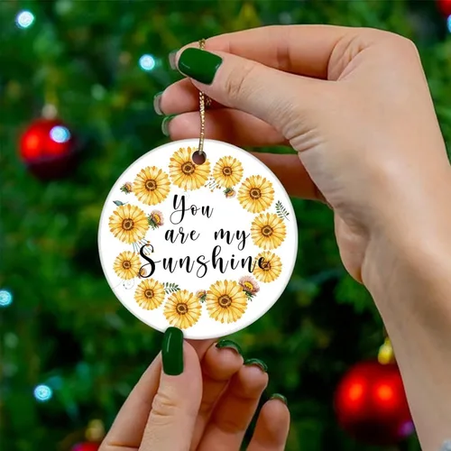Vista 4 de Adorno de Navidad de cerámica impreso en dos caras con texto en inglés "You are My Sunshine", novedad para familiares, amigos, niños, regalos