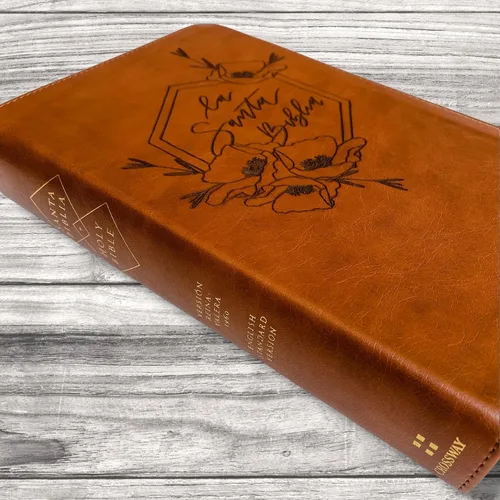 Vista 3 de Biblia paralela en español/inglés (RVR/ESV) con letras a mano y grabadas con láser, marrón, incluye opción para agregar nombre grabado, regalo