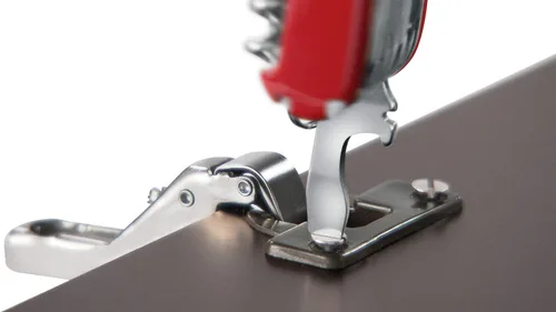Vista 6 de Victorinox Midnite Manager Cuchillo suizo del ejército, pequeño, multiherramienta, 10 funciones, LED, tijeras, rojo