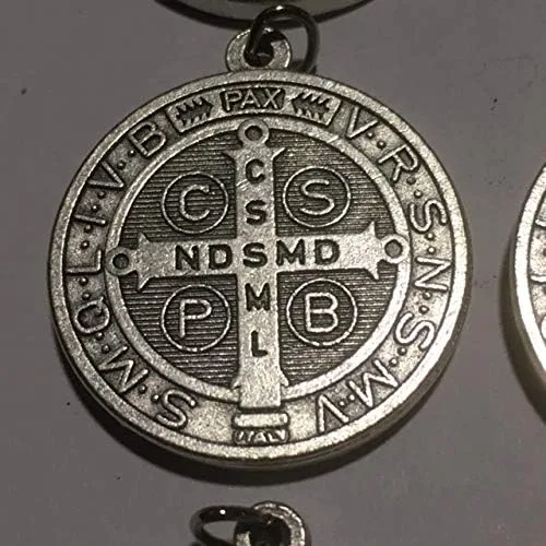 Vista 5 de Lote de 50 medallas de San Benito de Nursia Patron Against Evil 10in anillo ovalado tono plateado Sin gemas