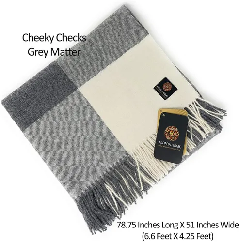Vista 2 de Alpaca Home Manta de alpaca Cheeky Checks 100% lana de alpaca bebé 6.6 pies de largo x 4.25 pies de ancho hipoalergénica, suave y acogedora