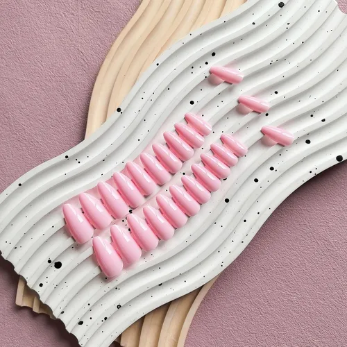 Vista 4 de Uñas postizas de presión con forma de almendra rosa de longitud media estilo stiletto, uñas artificiales de gel suave reutilizables acrílicas