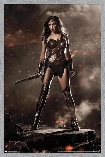 Vista 14 de Trends International DC Comics Movie Batman v Superman - Wonder Woman Wall Poster, 22.4L x 14.7W, Barnwood Framed Version Versión enmarcada Barnwood