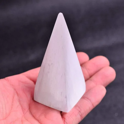 Vista 3 de JIC Gem Piedra de cristal de selenita blanca con fuertes efectos curativos y calmantes, A-pyramid 4