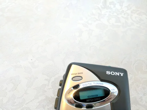 Vista 7 de SONY Reproductor de casete portátil AMFM (WM-FX241)